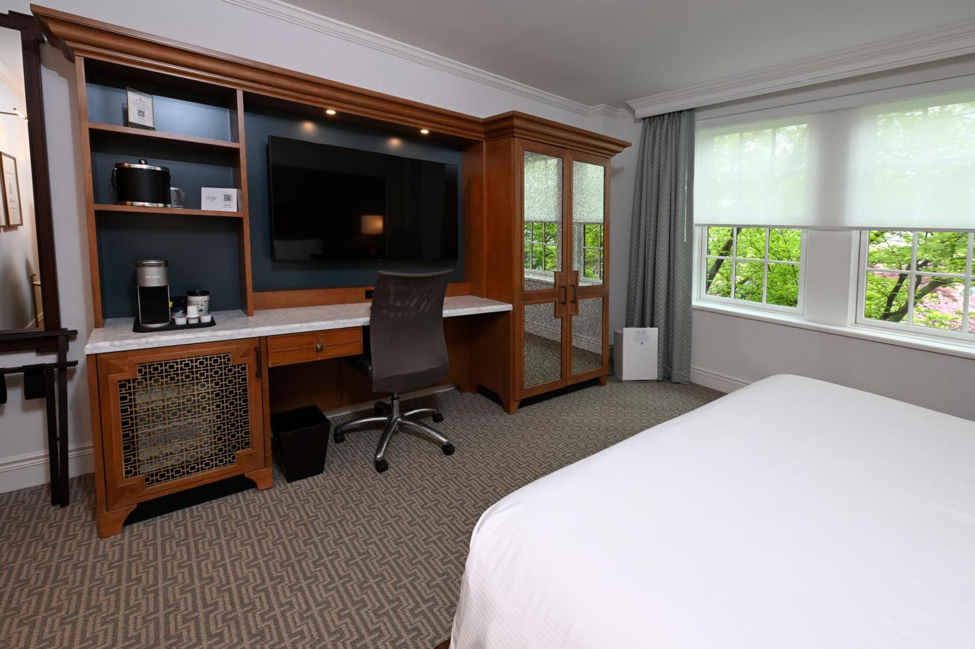 Hotel Roanoke & Conference Center, Curio Collection By Hilton Exteriör bild