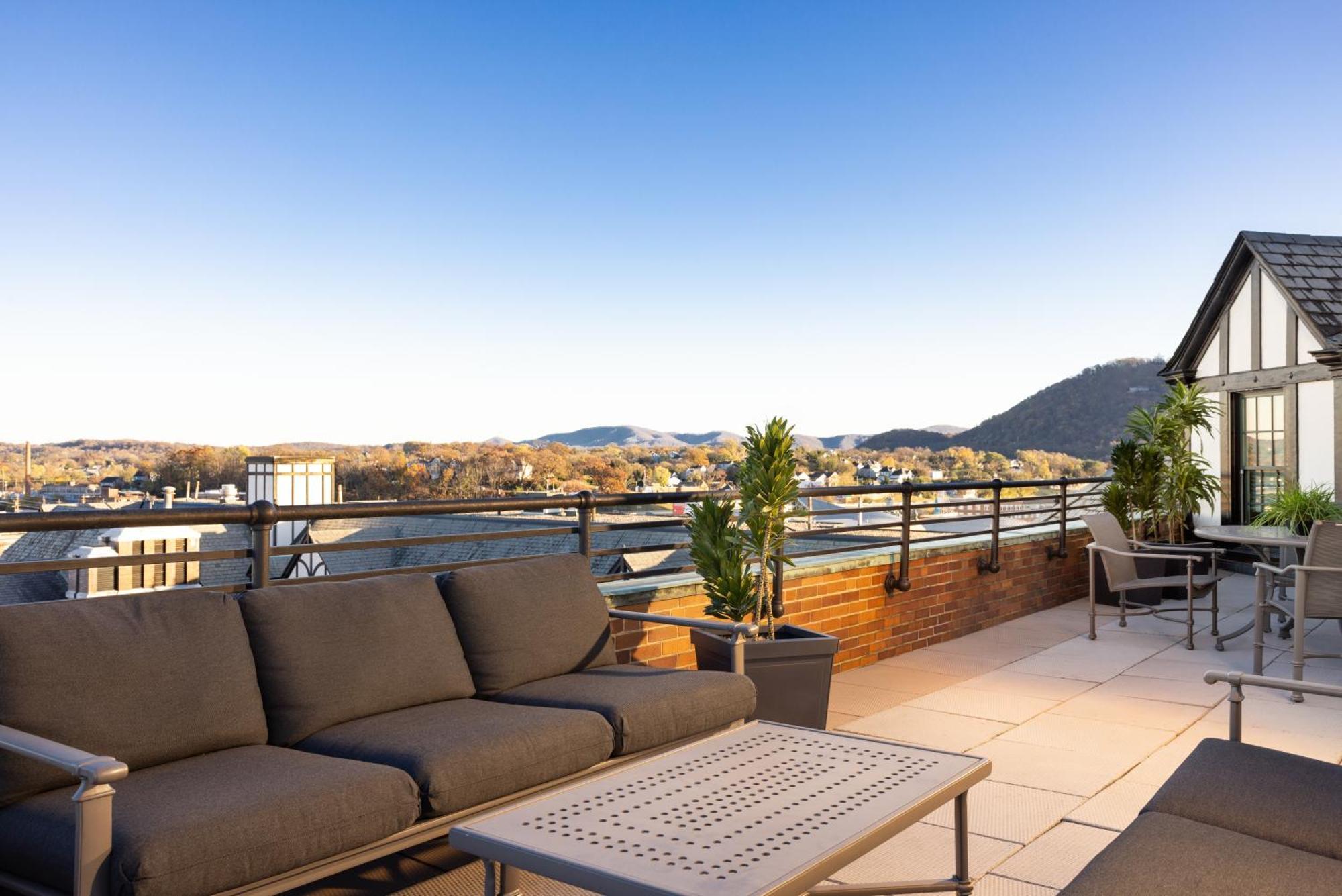 Hotel Roanoke & Conference Center, Curio Collection By Hilton Exteriör bild